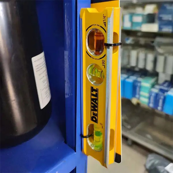 تراز مگنت دار دیوالت مدل DWHT42525-0